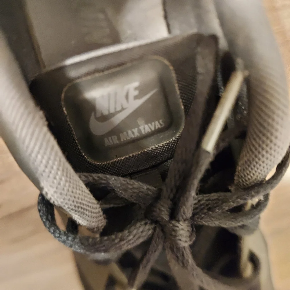 Nike air max tavas in triple black